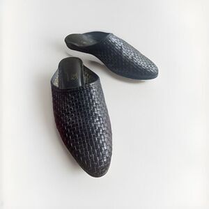 Vintage Honors Color Black Woven Leather Shoes/slip On/mules Women Size 5.5
